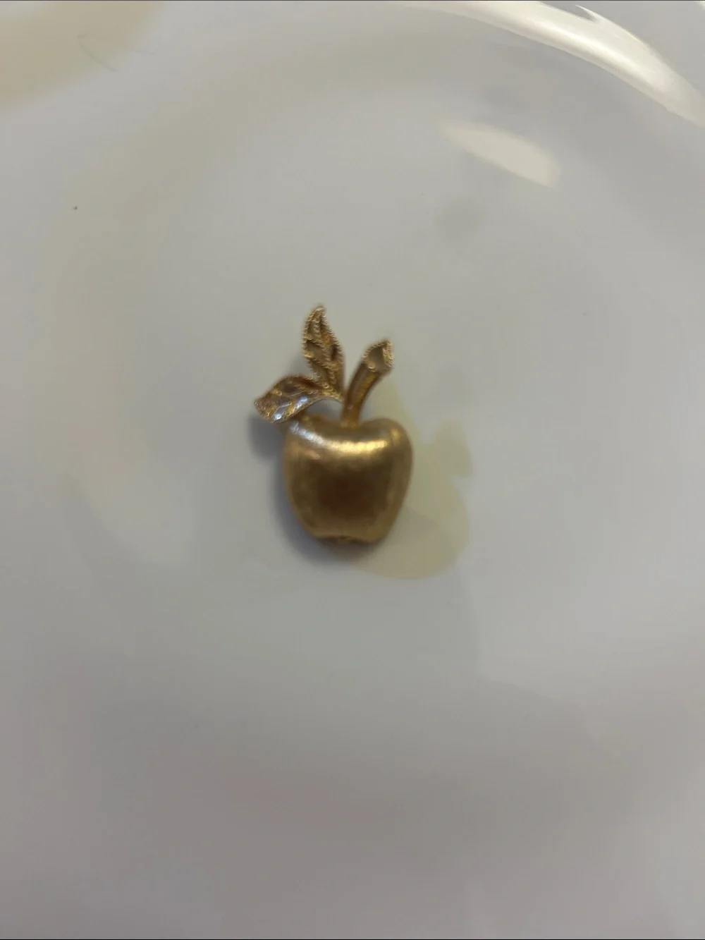 Avon Vintage/Retro Gold Tone 1970’s Apple Brooch Pin 17mm